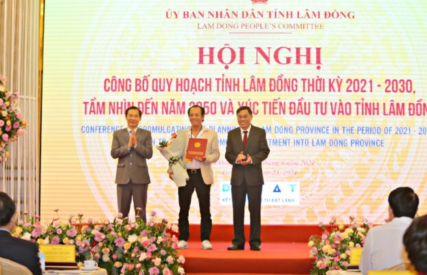 Lãnh đạo tỉnh Lâm Đồng trao Giấy chứng nhận đăng ký đầu tư cho Công ty Cổ phần Đua ngựa Thiên Mã – Mađagui