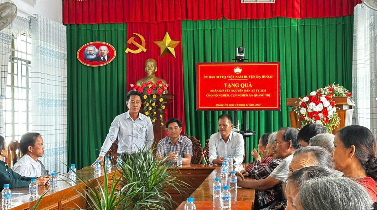 Ông Cấn Kim Khôi - Phó Chủ tịch Ủy ban Mặt trận Tổ quốc Việt Nam huyện Đạ Huoai phát biểu tại chương trình.