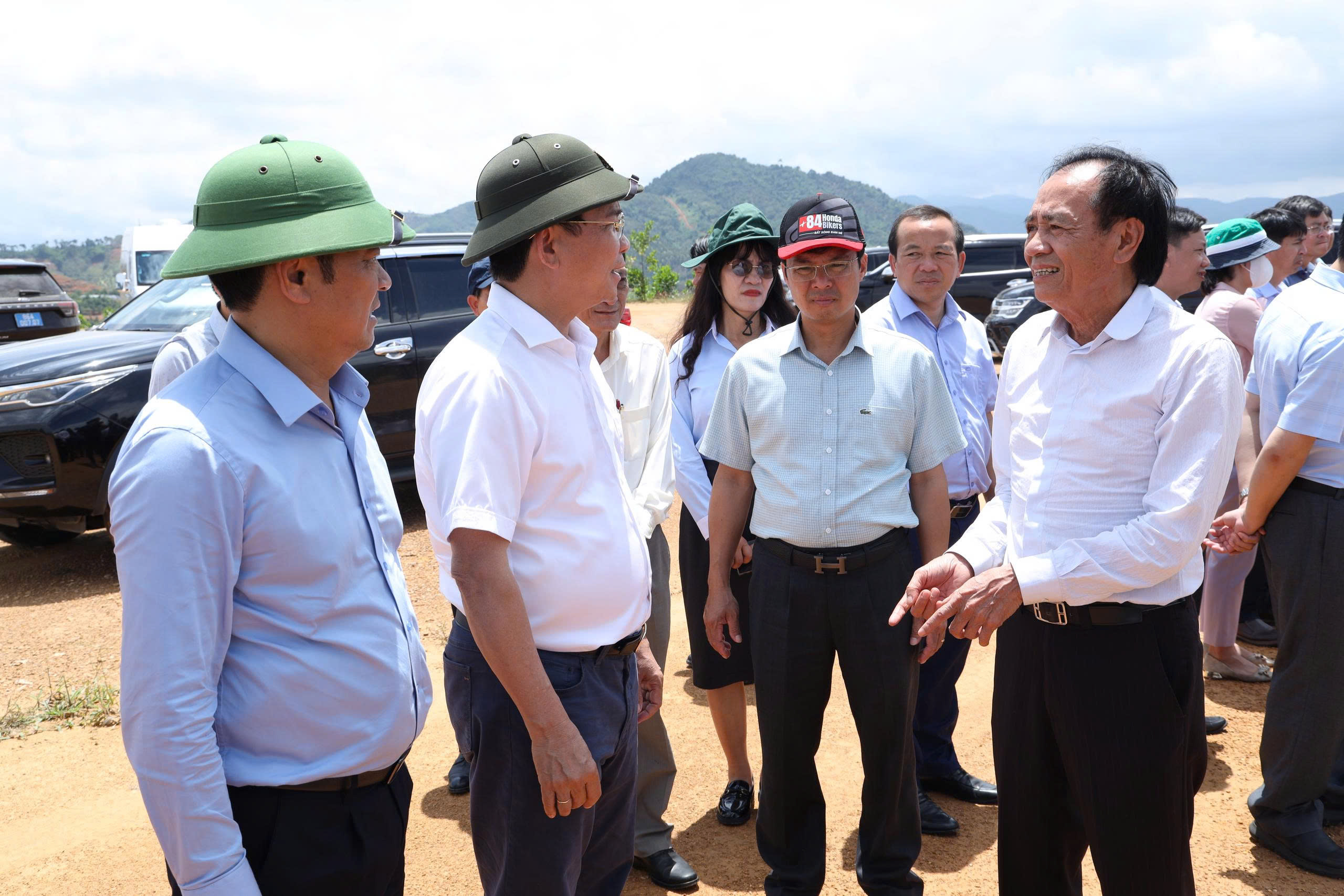 Trong kế hoạch khảo sát, kiểm tra một số công trình, dự án trọng điểm trên địa bàn tỉnh, ngày 21/9/2025 vừa qua, Phó Bí thư Tỉnh ủy, Chủ tịch Ủy ban nhân dân tỉnh Lâm Đồng Hồ Văn Mười và đoàn công tác đã đến khảo sát tổ hợp Dự án Trường đua ngựa, đua chó Thiên Mã Mađagui - Câu lạc bộ Polo và ngựa biểu diễn tại xã Đạ Huoai, tỉnh Lâm Đồng.